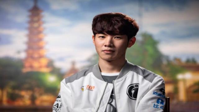 替补登场帮助球队锁定胜局，萨卡：无论谁上都是团队的一部分